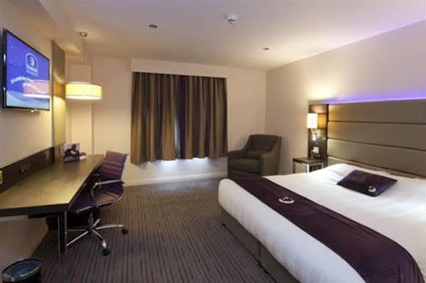 Premier Inn Gosport Extérieur photo